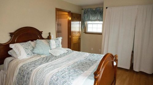 5142 Shawnee Blvd, Schnecksville PA  18078-2609 exterior