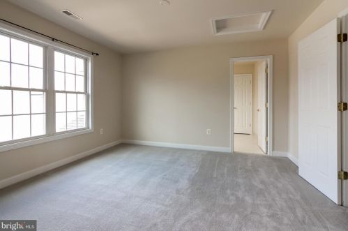 7337 Hooes Rd, Springfield VA 22152-3704 exterior