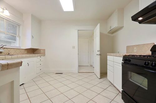 426 Lockeford St, Lodi CA 95240-2335 exterior