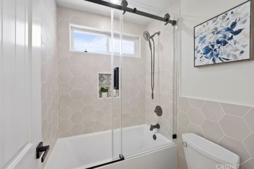 24370 Mornington Dr, Santa Clarita CA  91355-2037 exterior