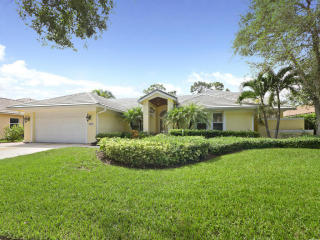 9806 Landing Pl, Jupiter, FL 33469-1355