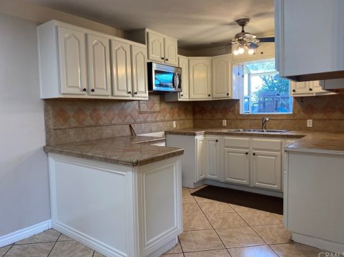 7472 Lionel St, Paramount CA 90723-2025 exterior