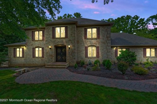 6 Walnut Hollow Ln, Holmdel Village, NJ 07733-1352