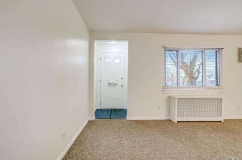 77-14A 247th St, Jamaica, NY 11426-1823