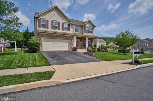 319 Woodbridge Dr, Etters, PA 17319-8936