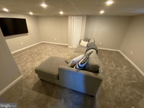 26 Auburn Dr, New Castle DE 19720-2305 exterior