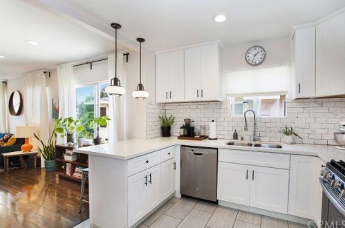 3334 Pacific Ave, Long Beach, CA 90807-4411