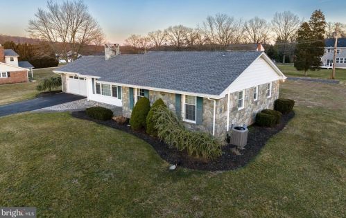 1134 Crestwood Dr, Pottstown PA 19464-2932 exterior