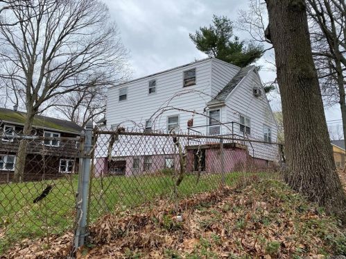 195 Earl Ave, Bridgeport, CT 06606-3963