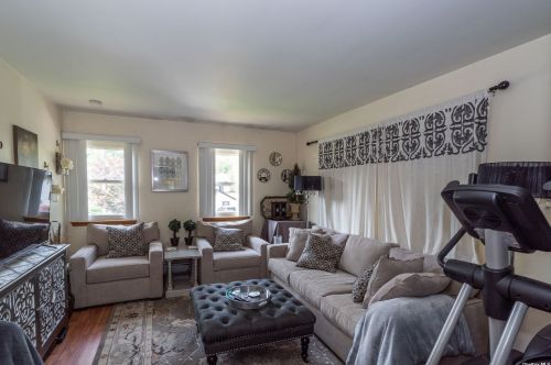 8 Russet Ln, Lake Grove, NY 11755-1518