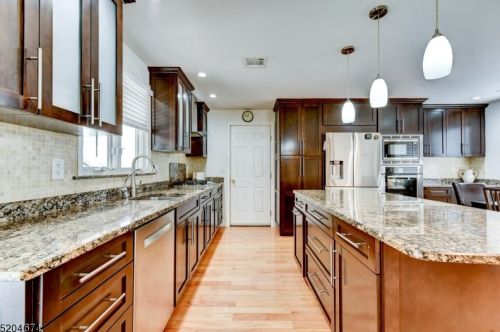 15 5th Ave, Manville NJ  08835-1321 exterior