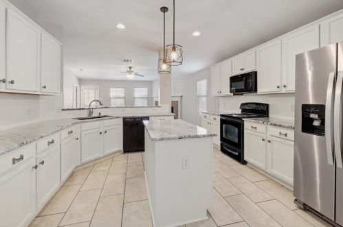 207 Legends Of Hutto Trl, Monadale, TX 78634-4395