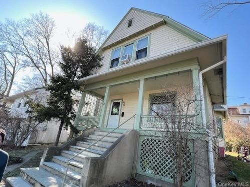 4 Wallace Pl, White Plains NY  10606-3211 exterior