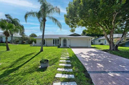 23 10th Ave, Cape Coral, FL 33909-2681