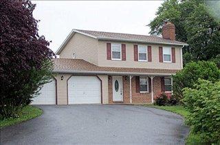 1780 Woodridge Ct, Lebanon, PA 17046-2127