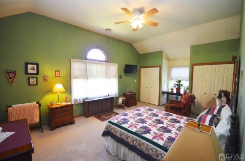 317 New Durham Rd, Piscataway NJ  08854-5311 exterior