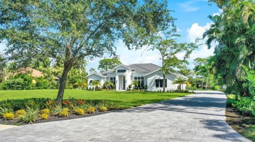 9170 The Ln, Naples, FL 34109-1561