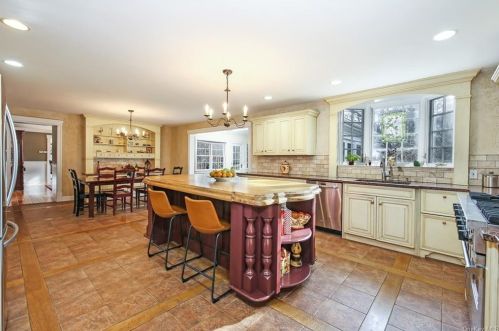 221 Oscawana Lake Rd, Tompkins Corners NY  10579-2600 exterior