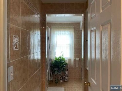 71 Jasper Ave, Teaneck NJ  07666-3816 exterior