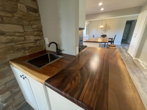 1115 Summit Dr, Waukesha WI  53186-5435 exterior