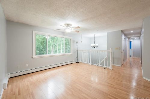 13 Bobwhite Trl, Gales Ferry CT  06335-2002 exterior