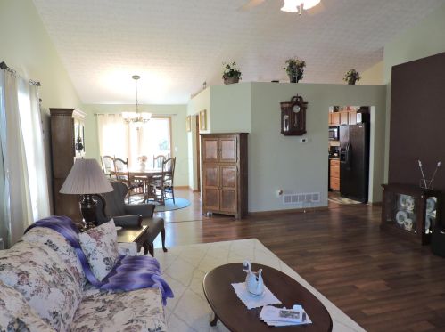 739 Ridgeview Dr, Pataskala, OH 43062-7442