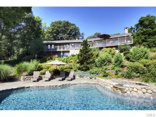 2 Nordholm Dr, Weston CT  06883-2327 exterior