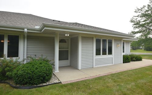 7206 Mequon Square Dr, Thiensville, WI 53092-8526