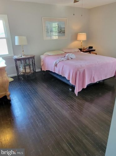 2805 Waterford Dr, Riverton NJ  08077-4424 exterior