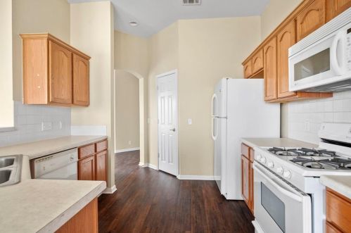 111 Goddard, Uhland TX  78640-5484 exterior