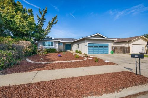1830 Cerra Vista Dr, Hollister, CA 95023-5914