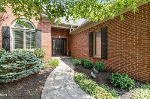 908 Welshire Dr, Covington, KY 41017-1379