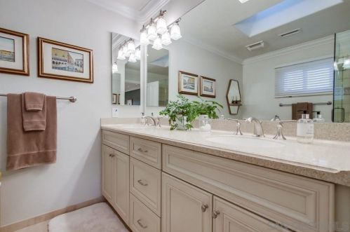 7060 Dennison St, San Diego CA 92122-2431 exterior