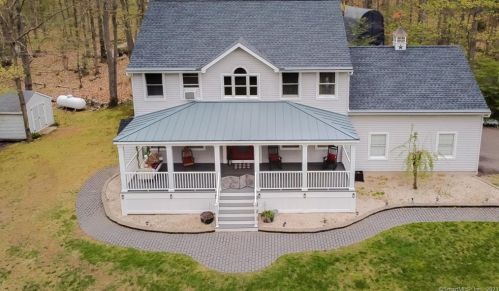 52 Smoke Rise Cir, Waterbury, CT 06712-1063