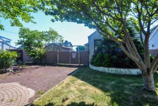125 Bay Dr, Babylon, NY 11702-4100