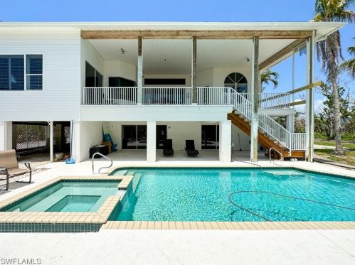 1724 Bunting Ln, Sanibel FL  33957-4226 exterior