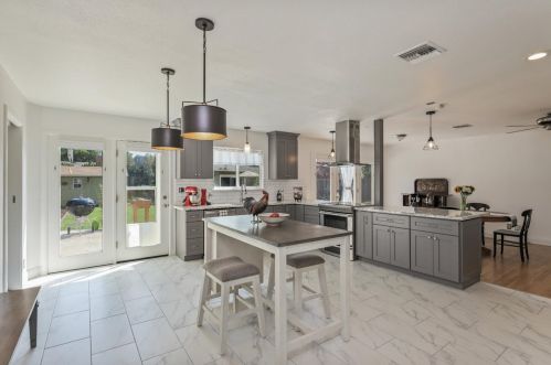 1308 Highland Dr, Modesto CA  95354-1548 exterior