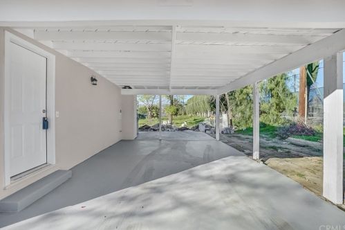 561 Royal Ave, Simi Valley CA  93065-4246 exterior