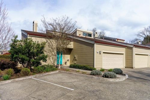 4748 Shade Tree Ln, Santa Rosa, CA 95405-7841