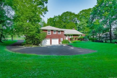 122 Spook Rock Rd, Airmont NY  10901-3008 exterior