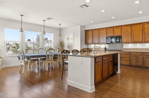 871 Coronado Cir, Santa Paula CA  93060-1666 exterior