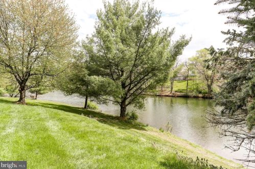 1046 Country Hill Dr, Harrisburg PA  17111-4655 exterior