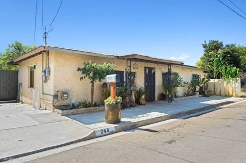 244 Avenida De La Plz, Vista, CA 92083-3639
