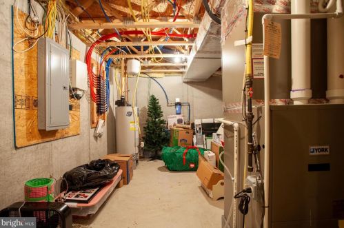 56 Green View Dr, Pottstown PA  19464-7501 exterior