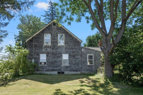 641 1st Nh Tpke, Northwood NH  03261-3302 exterior