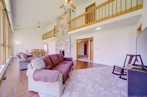 5 Bramble Bush Dr, Niantic CT  06357-1802 exterior