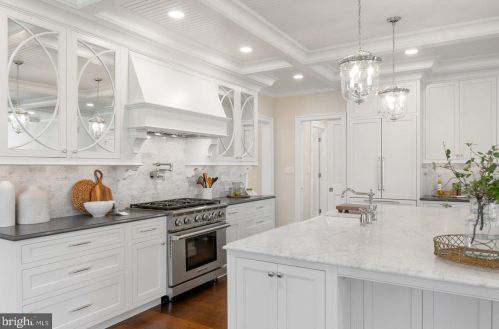 577 Jobel Dr, Tavistock NJ  08033-1034 exterior