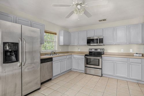 304 Arrowroot Rd, Eagle Lake, FL 33839-5154