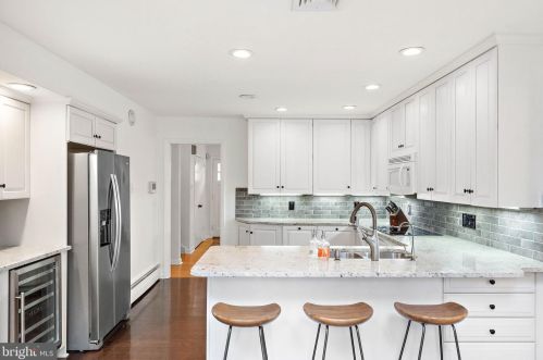 1421 Sugartown Rd, Berwyn PA  19312-1820 exterior