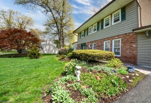 12 Pondview Rd, Greystone Park, NJ 07950-2739